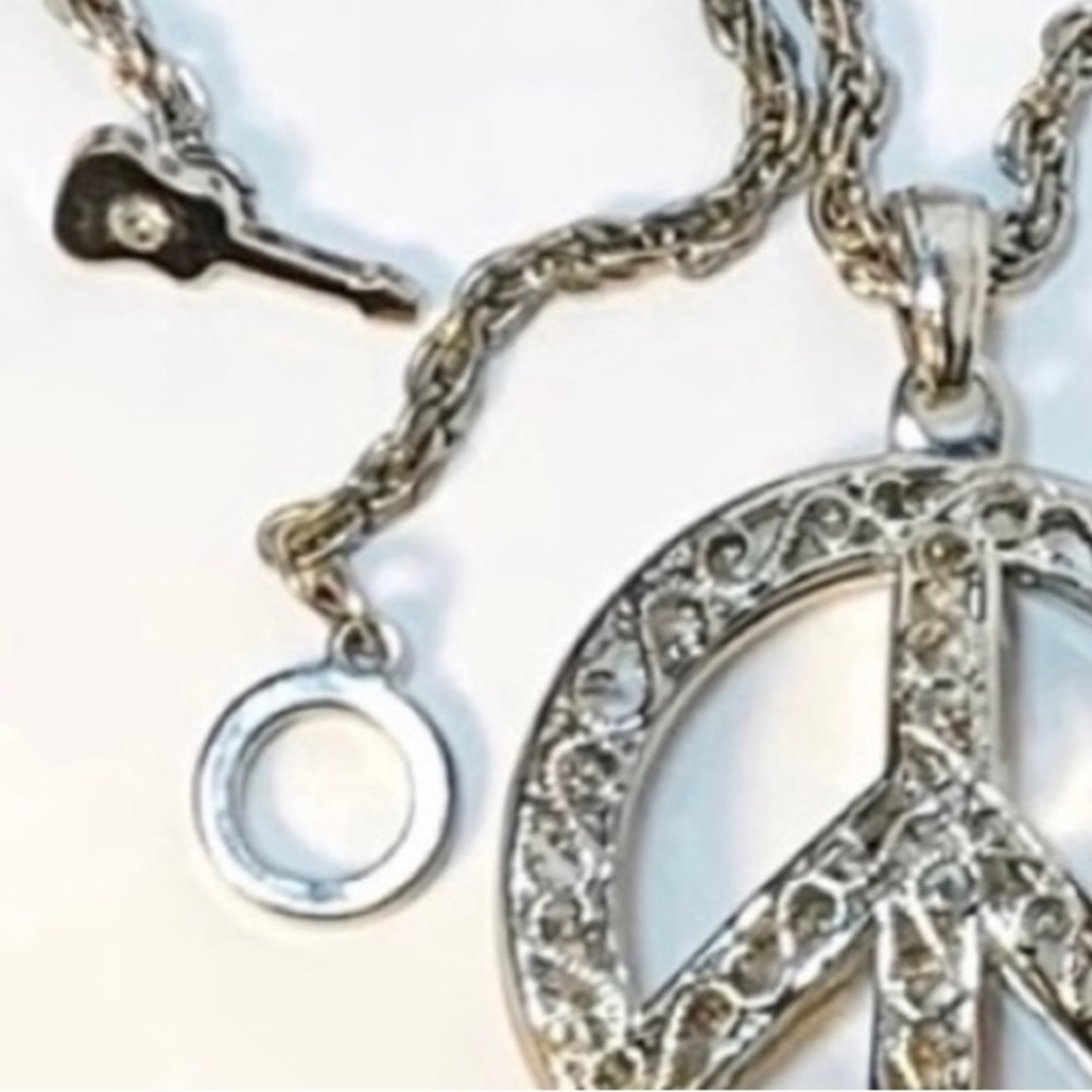 Show your inner peace. Be Namaste ready.  ☮️ necklace,  🎸 closure.